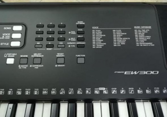 Синтезатор Yamaha PSR-EW300