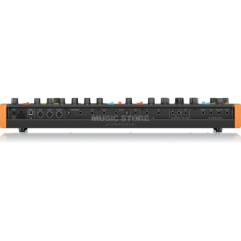 BEHRINGER POLY D